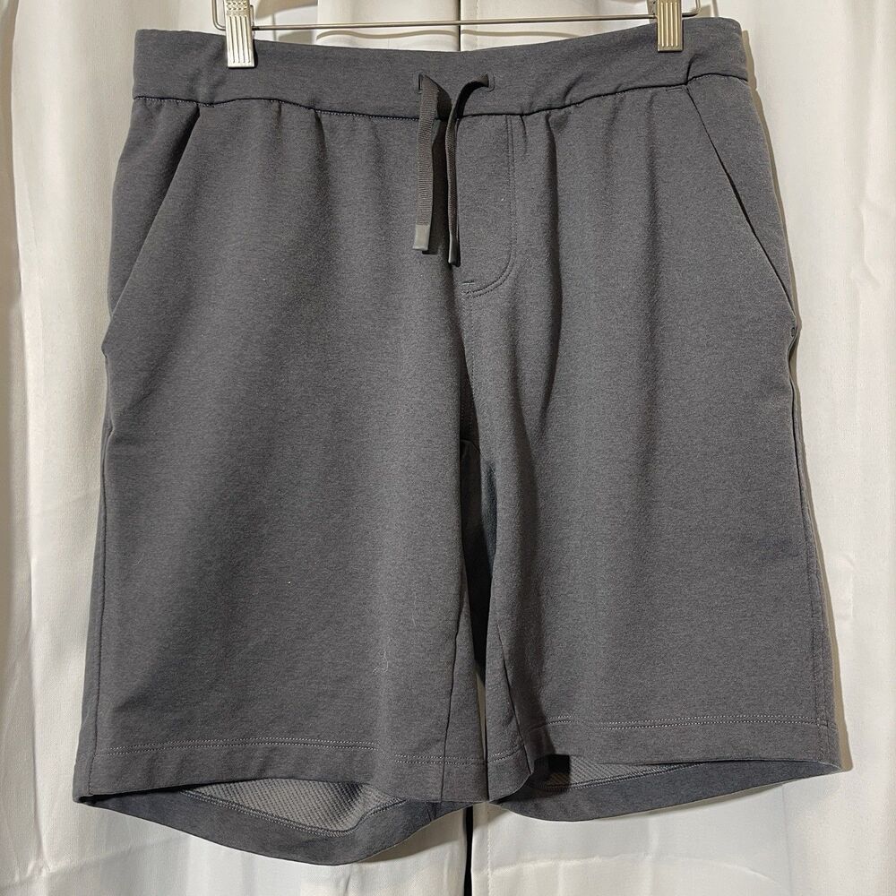 REI Co-op Shorts Mens Medium Gray Athletic Pockets Gym Run
